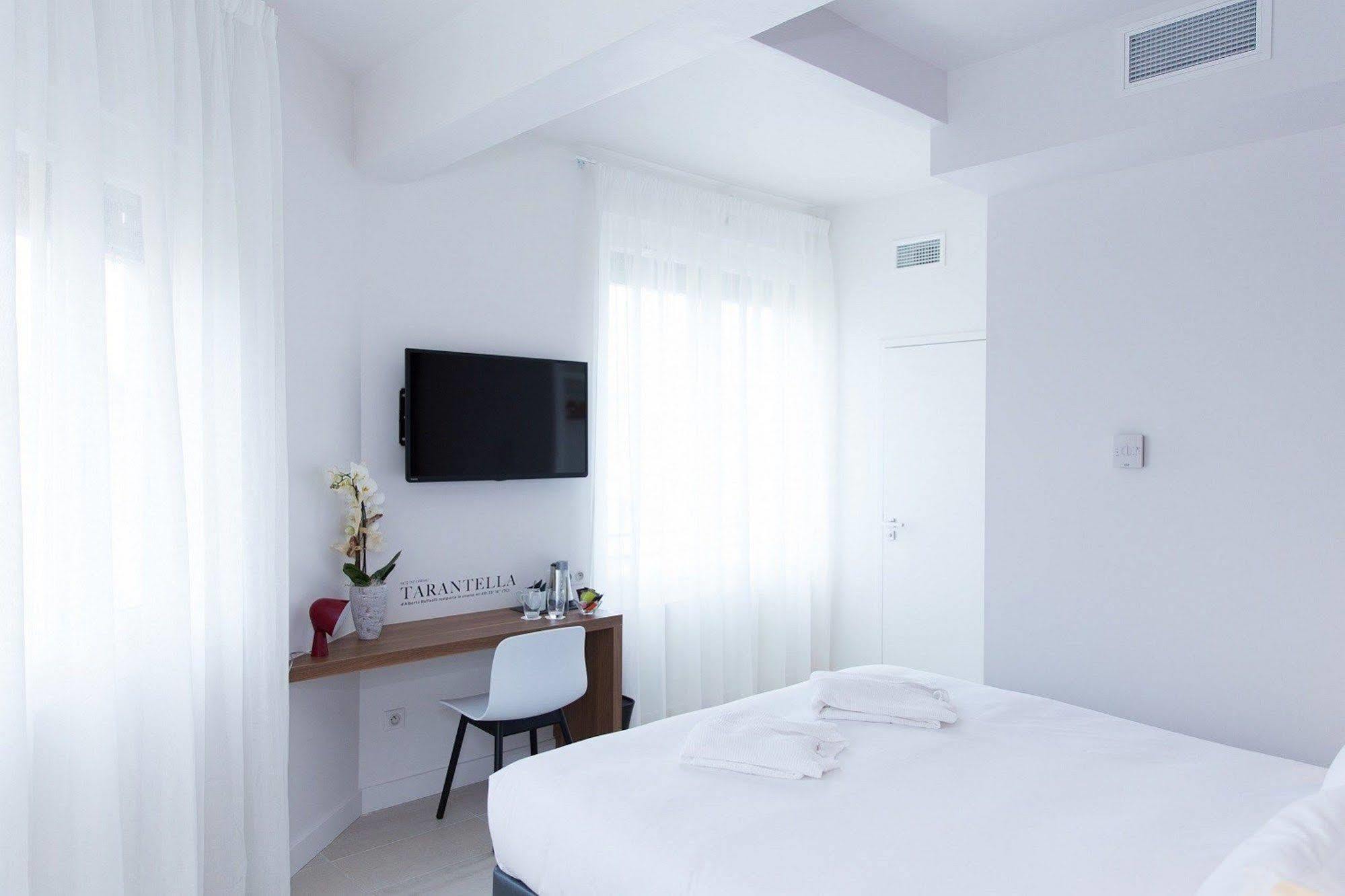 Hotel Les Voiles Toulon Buitenkant foto